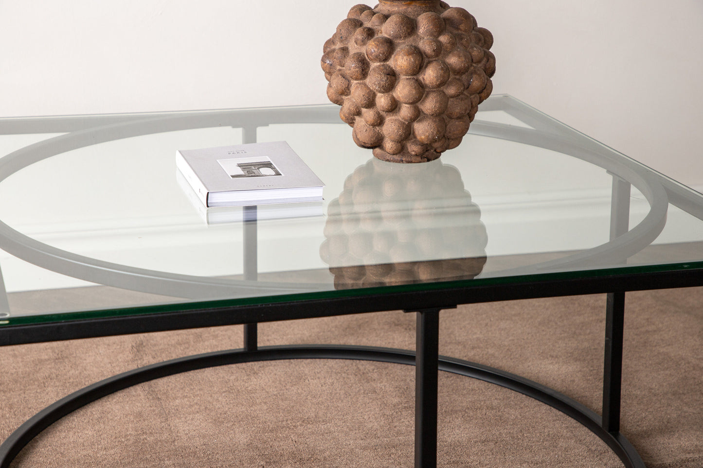 Skanör Couchtisch aus Glas und Stahl in Schwarz