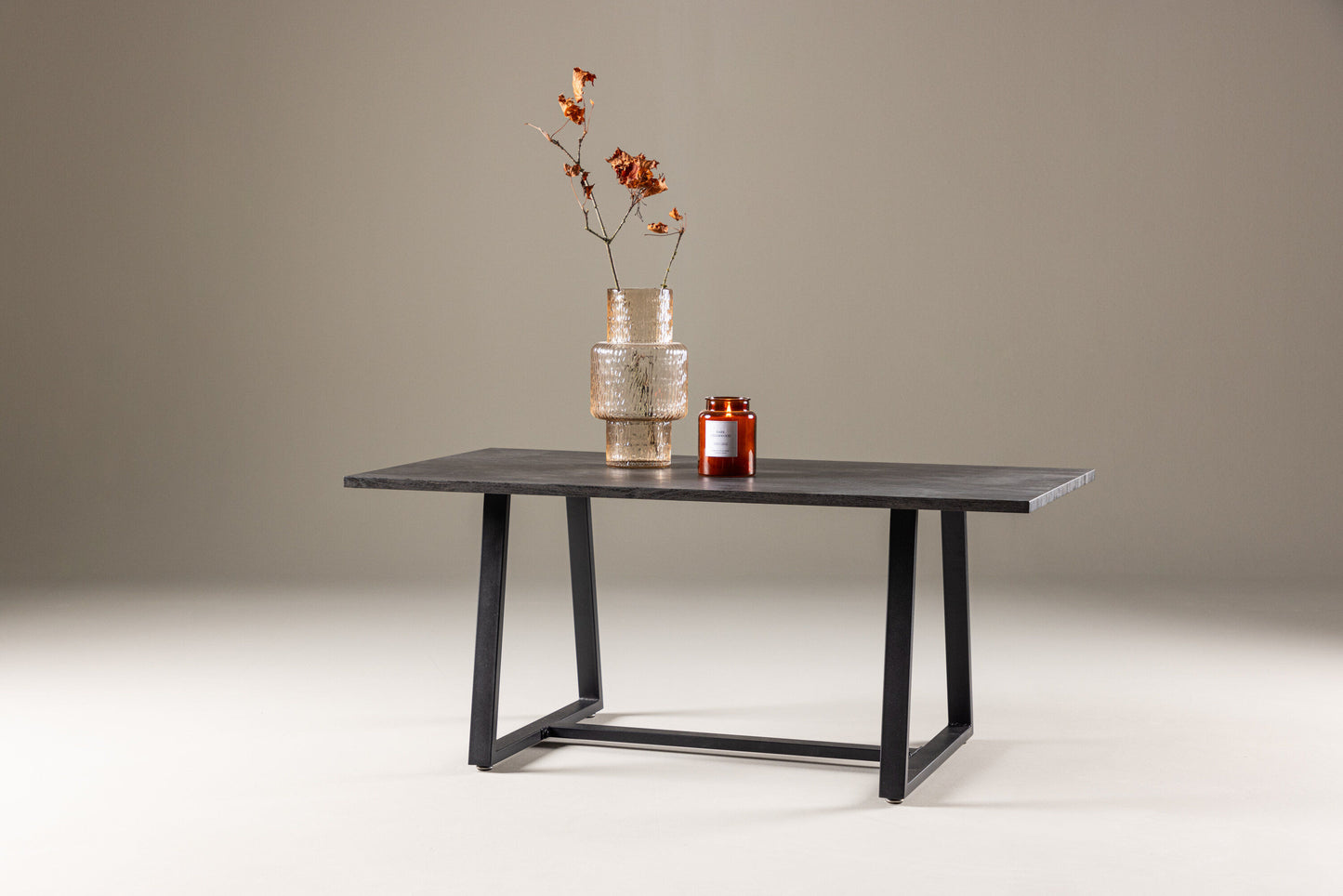 Plankton Couchtisch aus MDF/Stahl in Schwarz