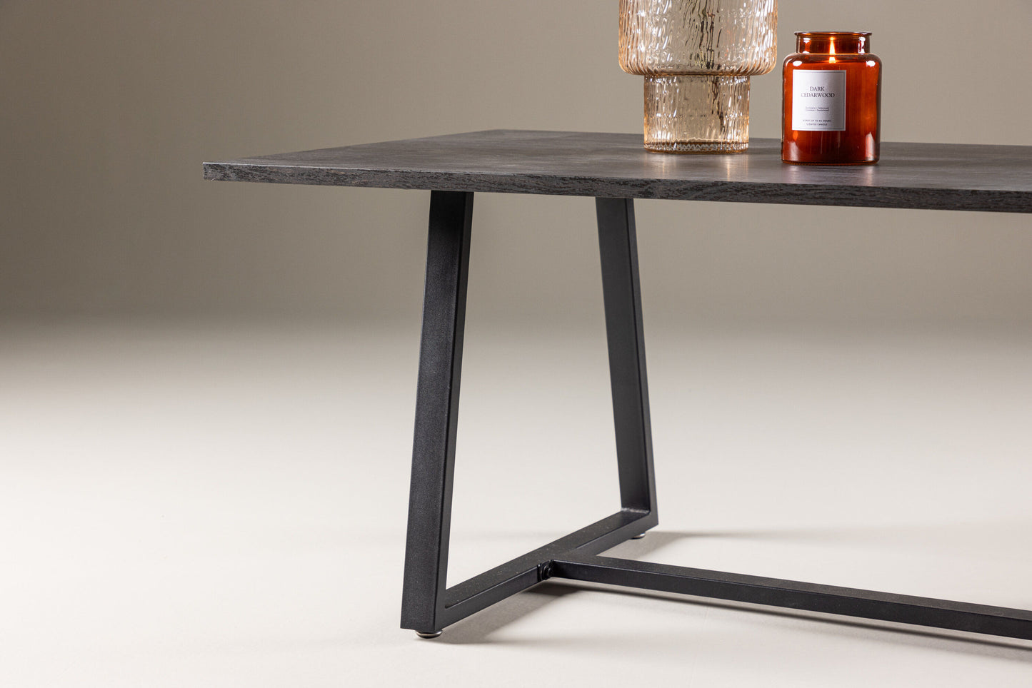 Plankton Couchtisch aus MDF/Stahl in Schwarz