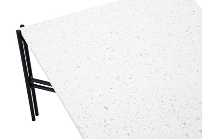Razzia Couchtisch aus Stahl/Terrazzo in Weiß/Schwarz