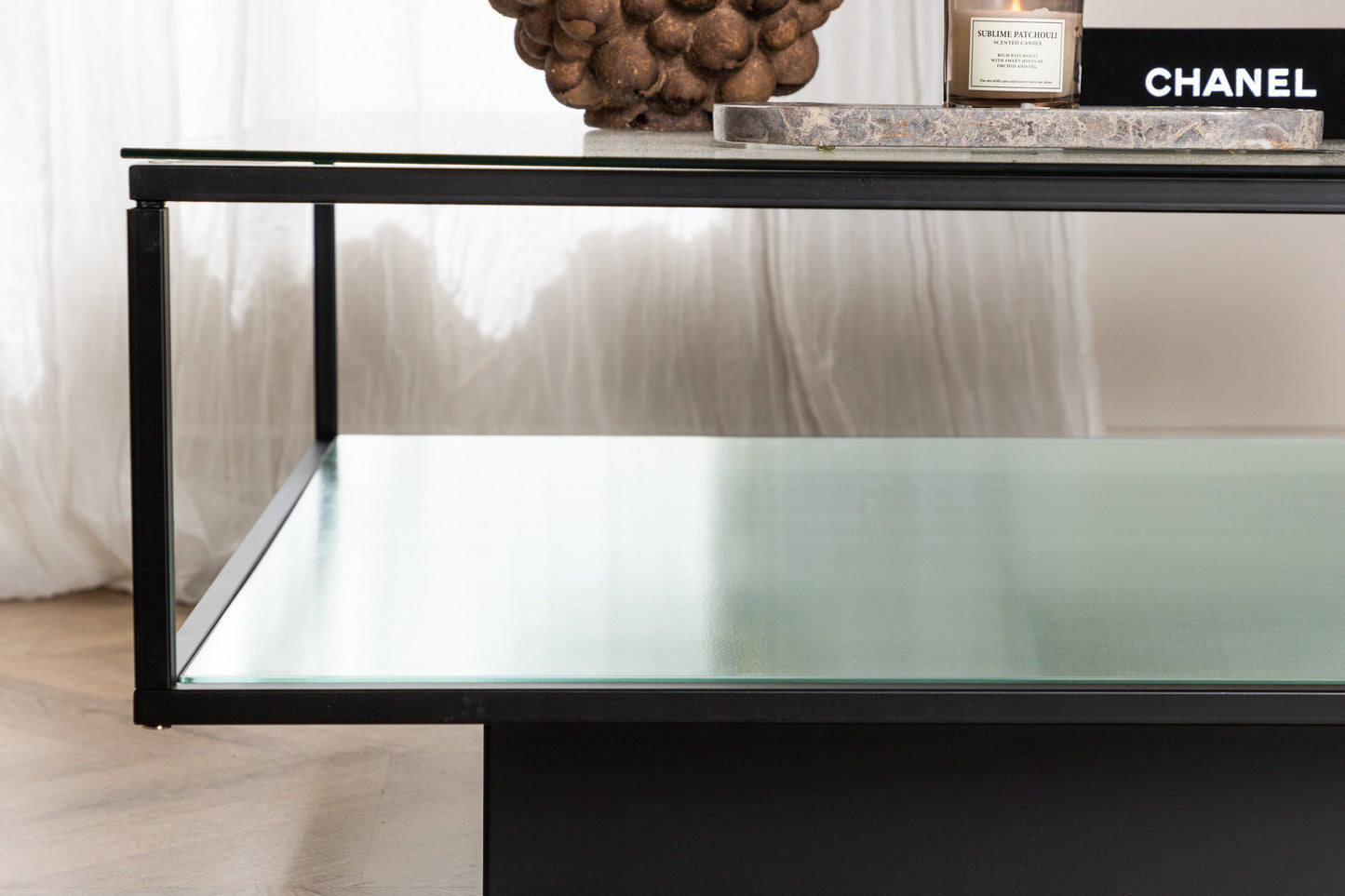Maglehem Couchtisch aus Metall und Glas in Schwarz