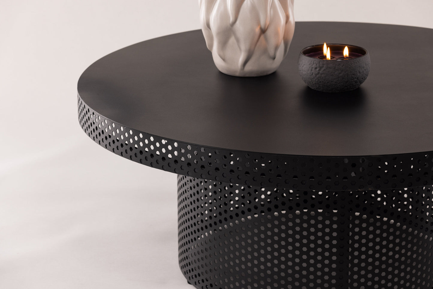 West End x Josefin Lustig Couchtisch aus Metall in Schwarz