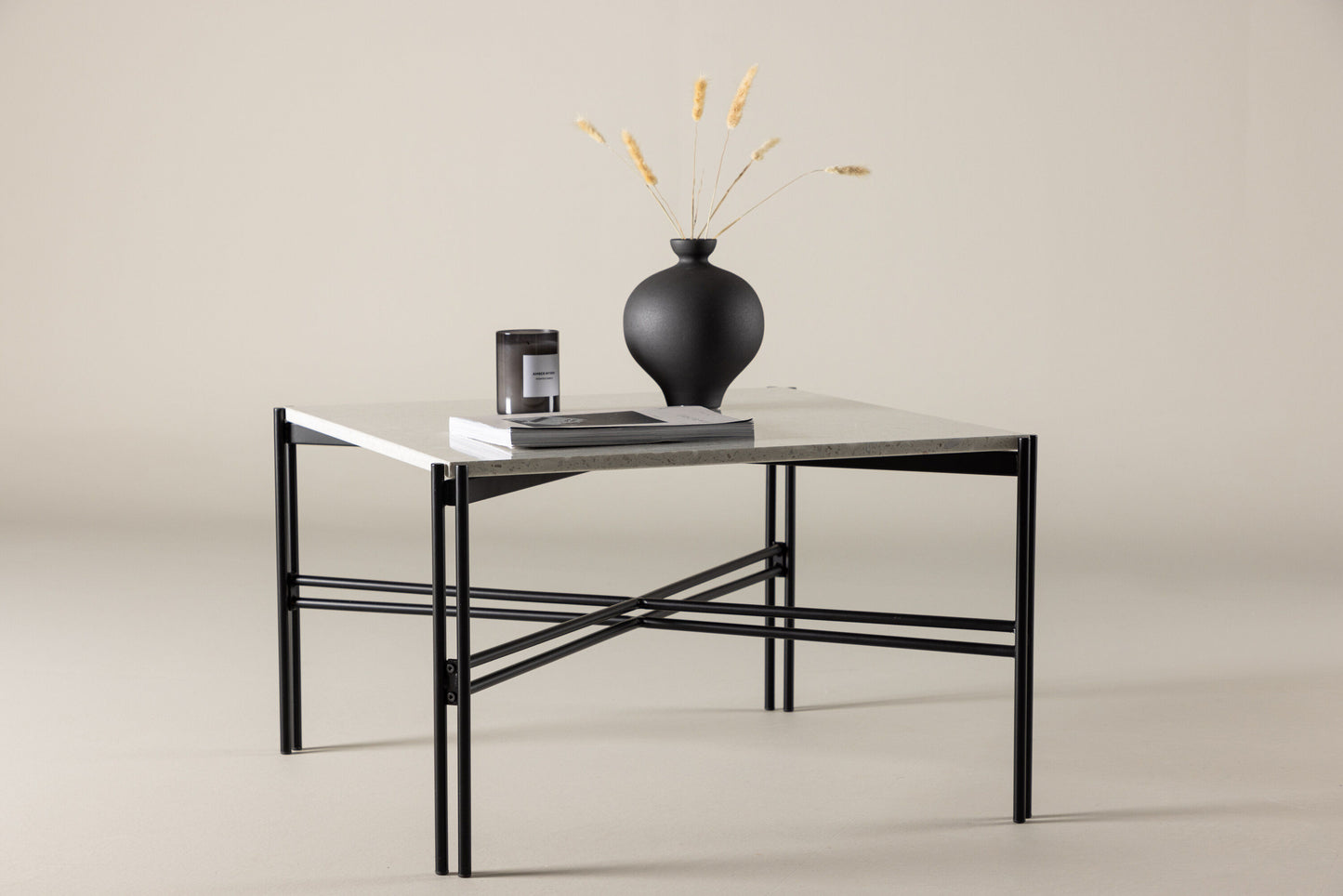 Razzia Couchtisch aus Stahl/Terrazzo in Weiß/Schwarz