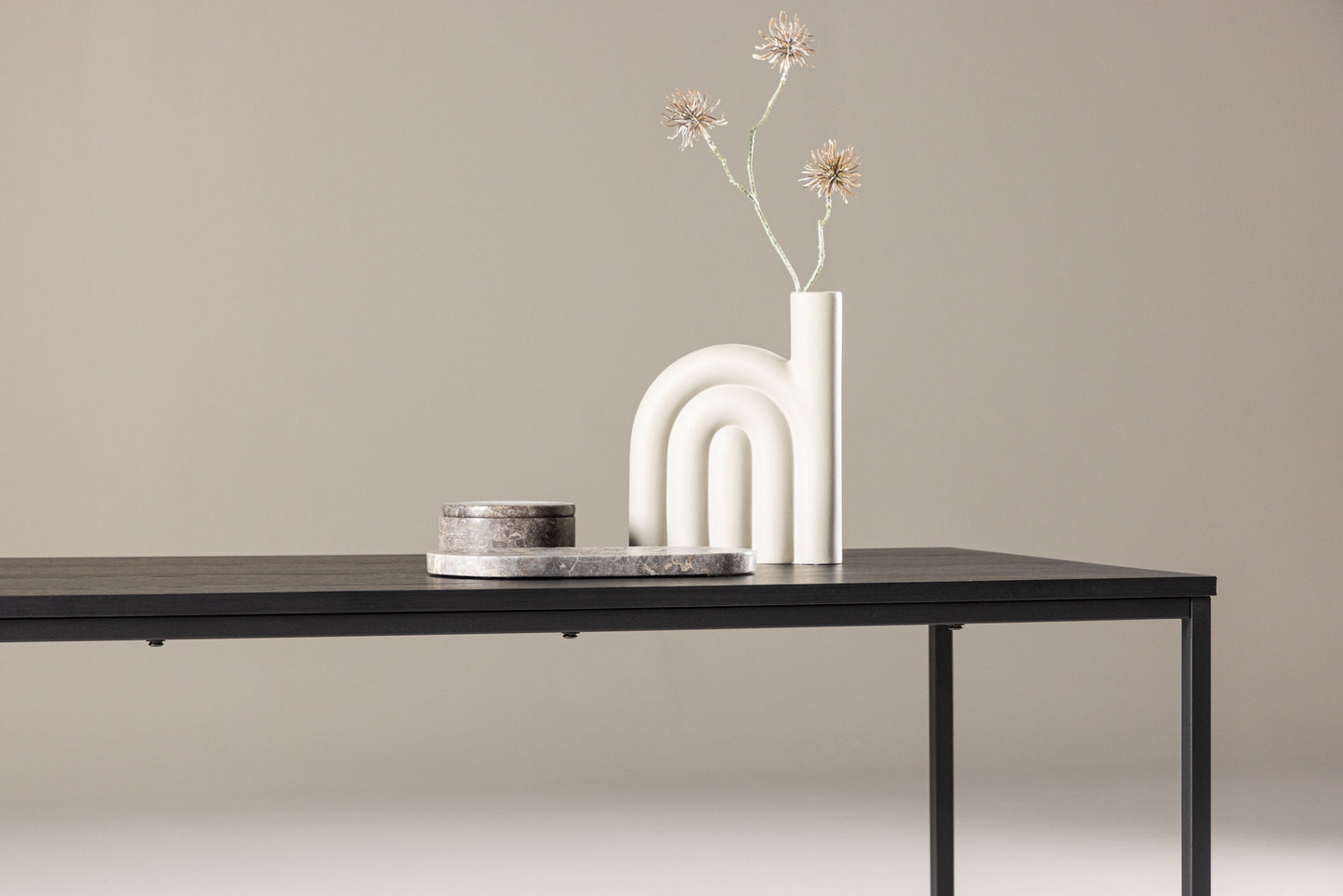 Mallan Couchtisch aus Stahl/MDF in Schwarz