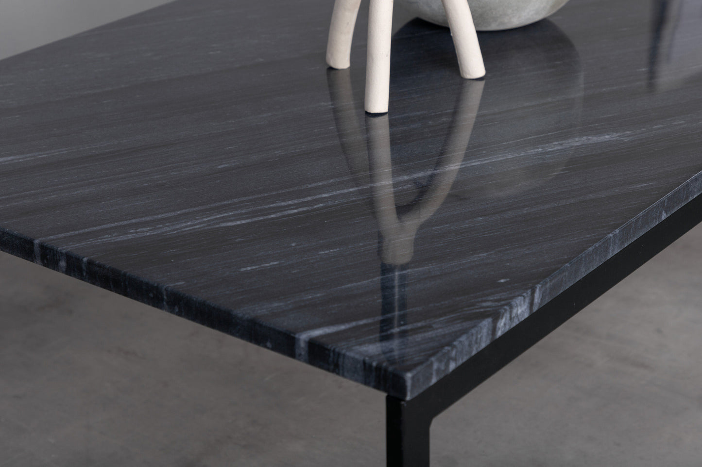 Estelle Couchtisch aus Marmor in Schwarz